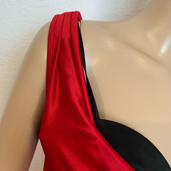 (BCBG MAXAZRIA) Woman’s Beautiful red clothes - Picture 4 of 11